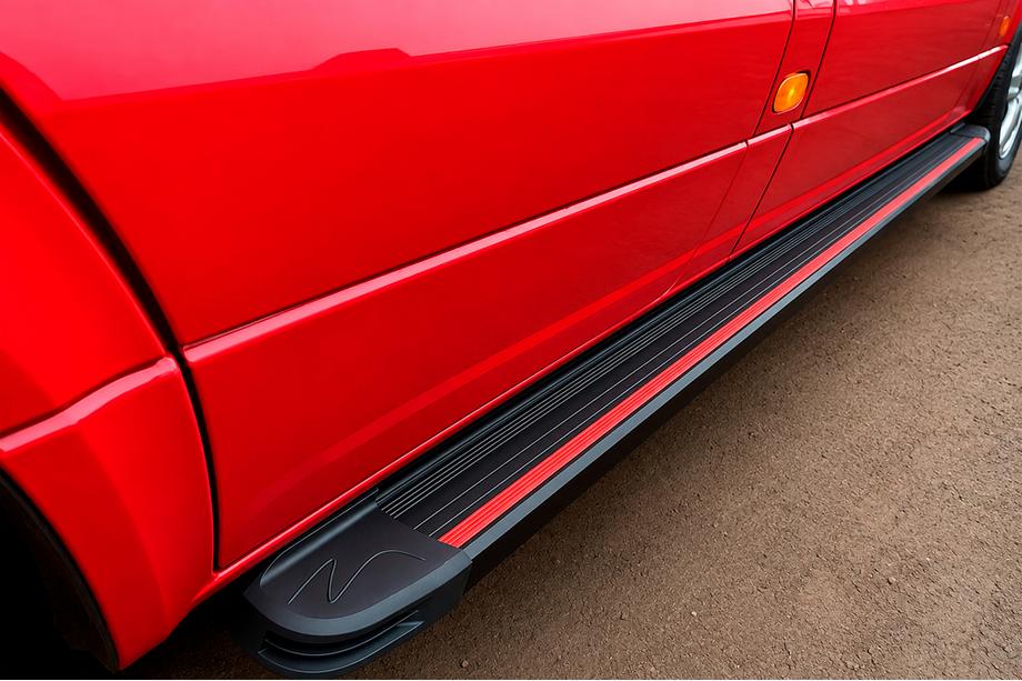 Volkswagen Crafter 2006–2016 Side steps Maya Red (2 stuks, aluminium) Middellange wielbasis Image