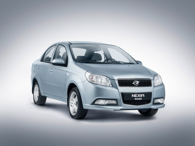 Review van de betaalbare compacte sedan Ravon Nexia
