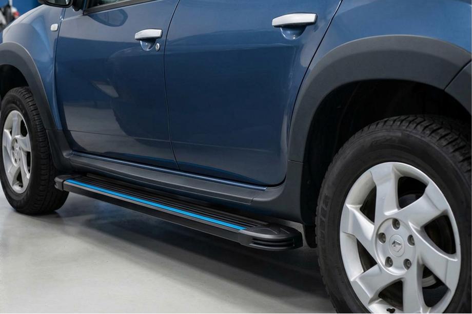 Dacia Duster 2008–2018 Maya Blue sidesteps (2 stuks, aluminium) Image