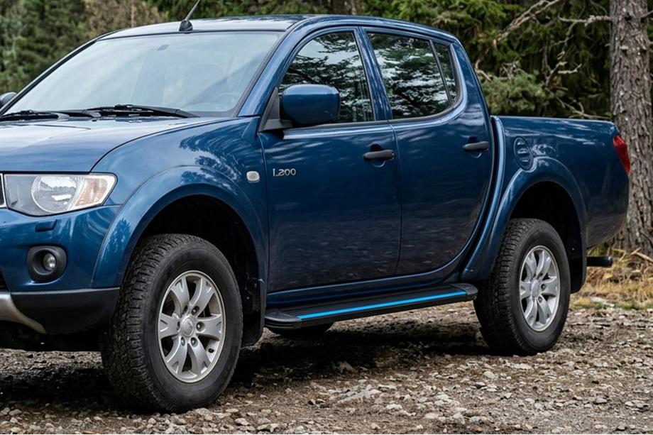 Mitsubishi L200 2015–2024 Maya Blue sidesteps (2 stuks, aluminium) Image
