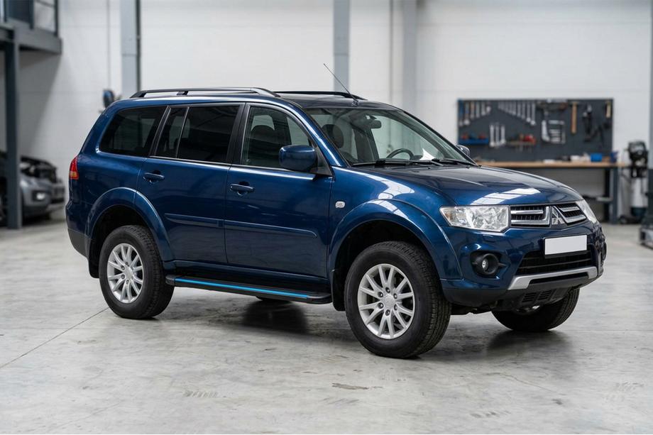Mitsubishi Pajero Sport 2008–2015 Maya Blue sidesteps (2 stuks, aluminium) Image