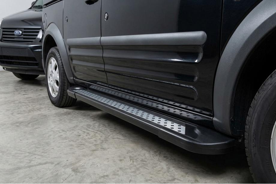 Ford Connect 2010–2013 Side steps New Vision Black (2 stuks, aluminium) Image