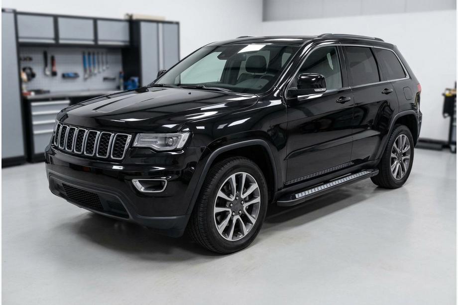 Jeep Grand Cherokee WK2 2010–2021 Side steps New Vision Black (2 stuks, aluminium) Image