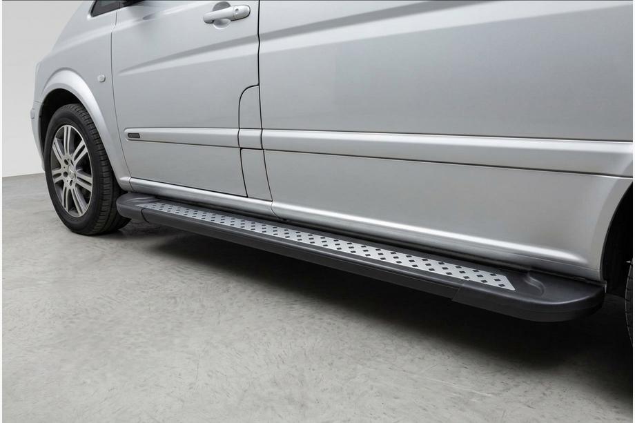 Mercedes Viano 2004–2014 Side steps New Vision Black (2 stuks, aluminium) Lange wielbasis Image