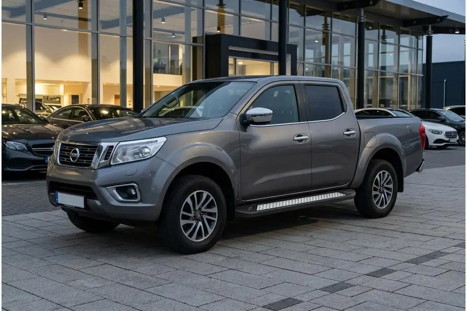 Nissan Navara/NP300 2016– Side steps New Vision Black (2 stuks, aluminium) Image