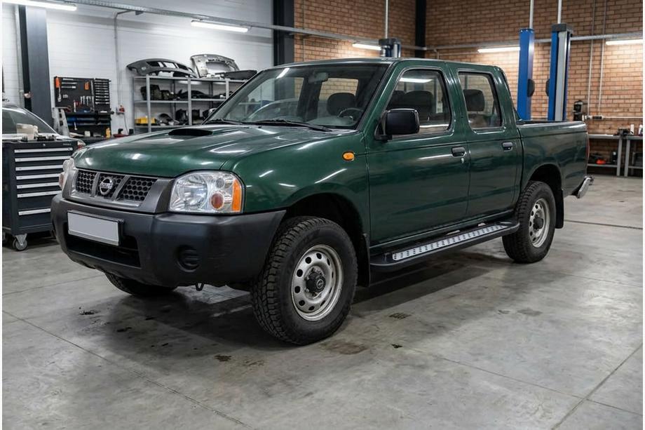 Nissan NP300 1999–2015 Side steps New Vision Black (2 stuks, aluminium) Image