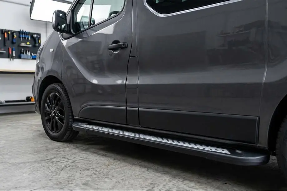 Opel Vivaro 2001–2015 Side steps New Vision Black (2 stuks, aluminium) Image
