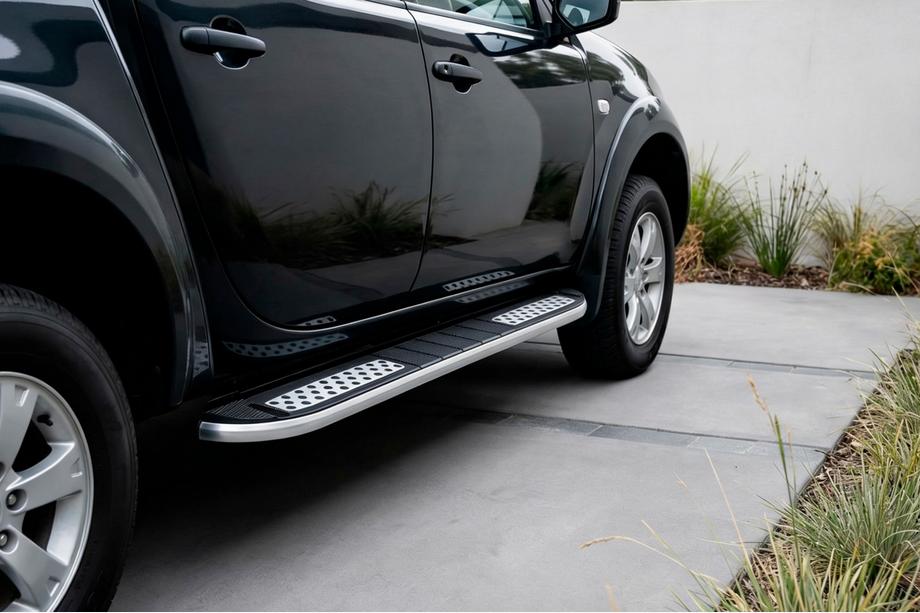 Mitsubishi L200 2006–2015 Tayga V2 side steps (2 stuks, aluminium) Image