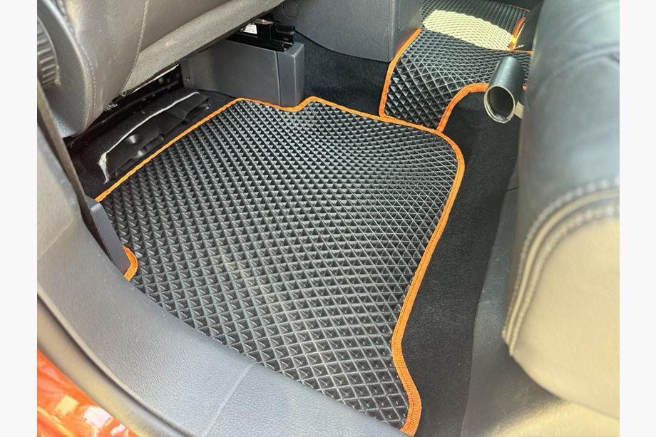 Volkswagen Touran 2003–2010 EVA automatten (zwart) Foto 12
