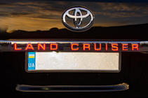 Toyota Land Cruiser 200 2007–2021 LED-strip boven kentekenplaat (2016+) foto 4