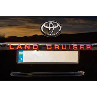 LED-strip boven kentekenplaat (2016+) Toyota Land Cruiser 200 2007–2021 foto 4