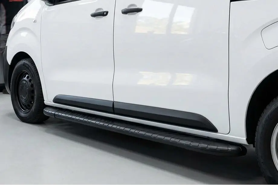 Opel Vivaro 2019– Bosphorus Black side steps (2 stuks, aluminium) Image
