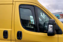 Peugeot Boxer 2006–2025 Insteek raamwindschermen (2 st., HIC) foto 1
