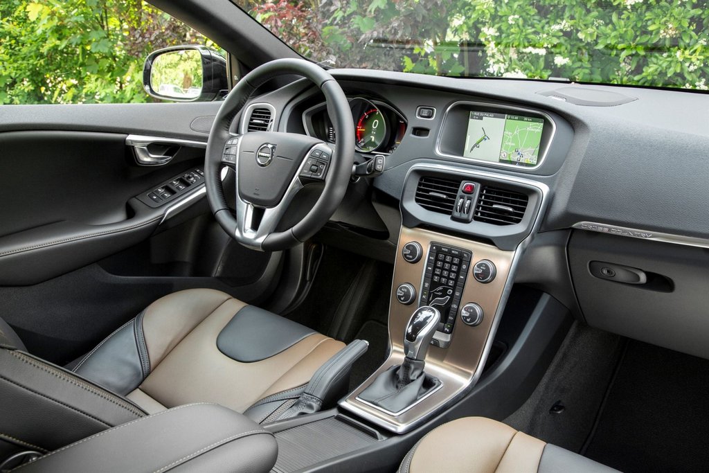 Offroad-modificatie van de hatchback Volvo V40 Cross Country
