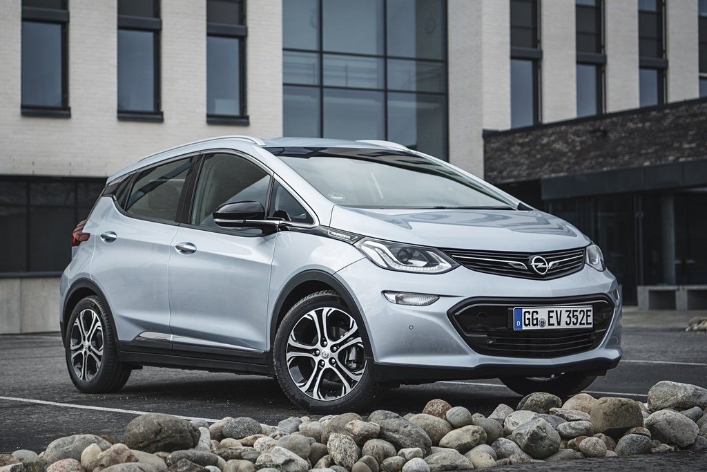 Review van de elektrische compacte hatchback Opel Ampera-e