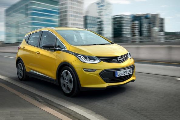 Review van de elektrische compacte hatchback Opel Ampera-e
