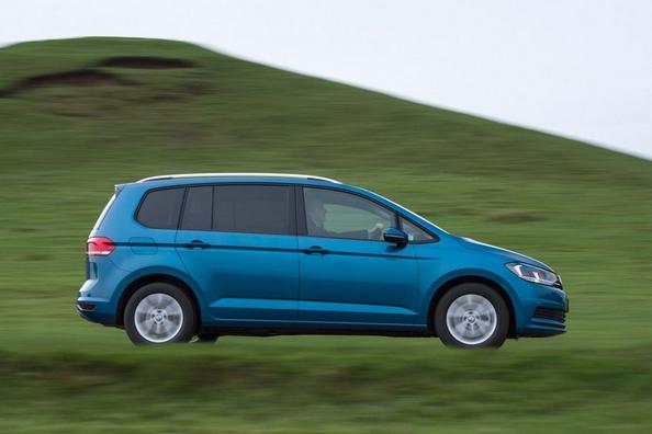 Review van de tweede generatie Volkswagen Touran Foto 11