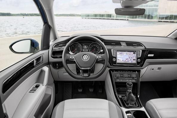Review van de tweede generatie Volkswagen Touran Foto 7