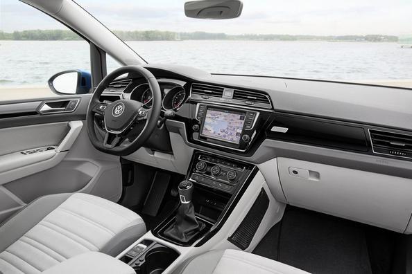 Review van de tweede generatie Volkswagen Touran Foto 6