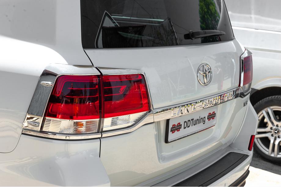 Toyota Land Cruiser 200 2007–2021 Chromen achterlichtcovers (2015+, 4-delig, kunststof) Image