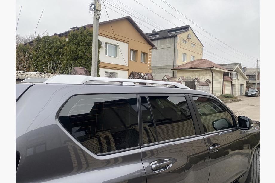 Toyota Land Cruiser Prado 150 2009–2023 Dakrails in origineel design (grijs, 2 stuks) Foto 3
