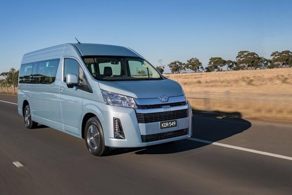Review van de nieuwe generatie Toyota Hiace-minibus Foto 2