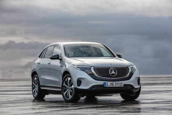 Elektrische vierwielaangedreven Mercedes-Benz EQC-crossover