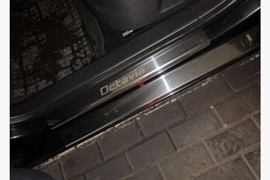 Skoda Octavia II A5 2010–2013 Carmos dorpellijsten (8 stuks, RVS) Image