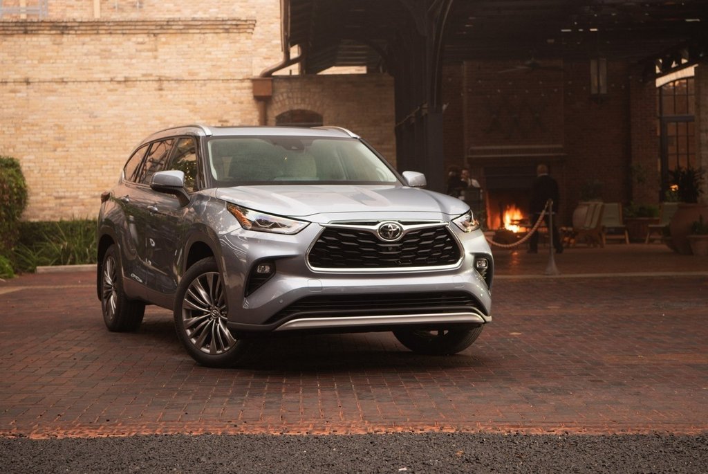 Nieuwe generatie van de Toyota Highlander-crossover