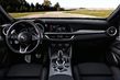 Eerste generatie van de compacte crossover Alfa Romeo Stelvio foto 11