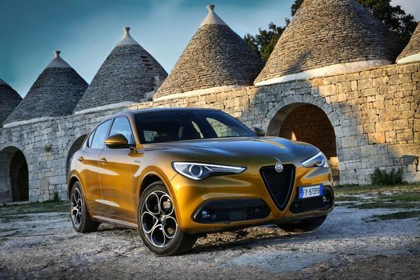 Eerste generatie van de compacte crossover Alfa Romeo Stelvio