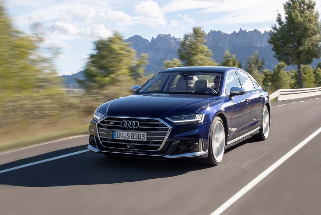 Sportieve luxe sedan Audi S8