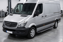 Mercedes Sprinter W906 2006–2018 Bosphorus Grey zijsteps (set van 2, aluminium) Middellange wielbasis foto 1