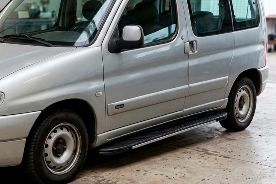 Peugeot Partner 1996–2008 Bosphorus Grey zijsteps (set van 2, aluminium) Image