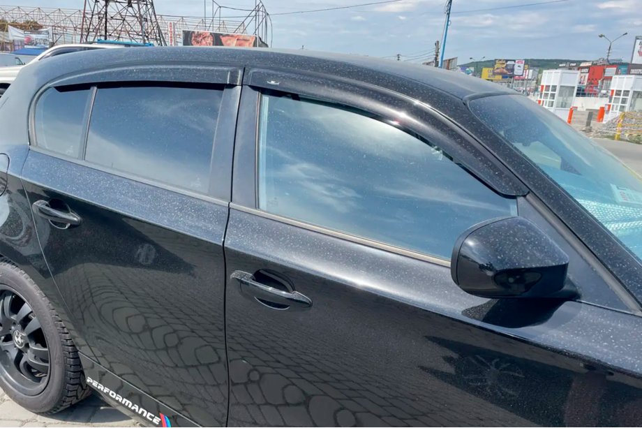 BMW 1 Serie E81/E82/E87/E88 2004–2011 Raamdeflectoren (4 stuks, HIC) Image