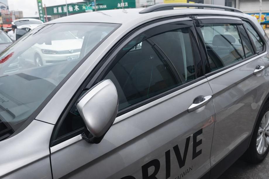 Volkswagen Tiguan 2016–2023 Raamdeflectoren (4 stuks, HIC) Image