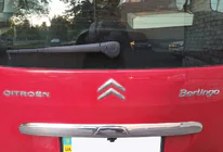 Citroen Berlingo 2008–2018 Chromen sierlijst boven de kentekenplaat (RVS) foto 1