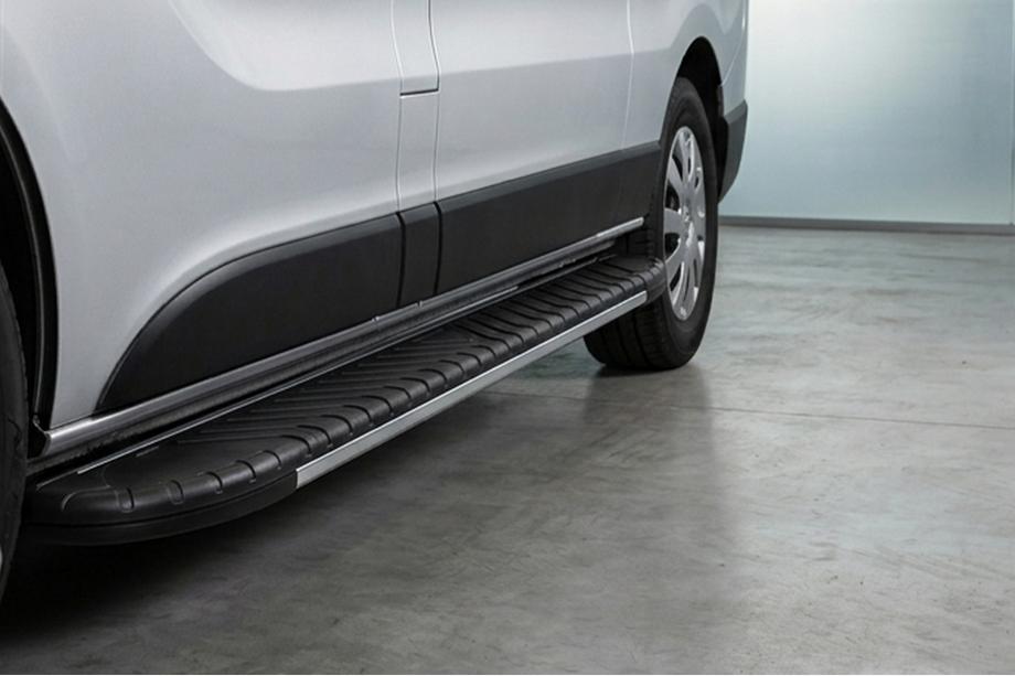 Nissan Primastar 2002–2014 Bosphorus Grey zijsteps (set van 2, aluminium) Image