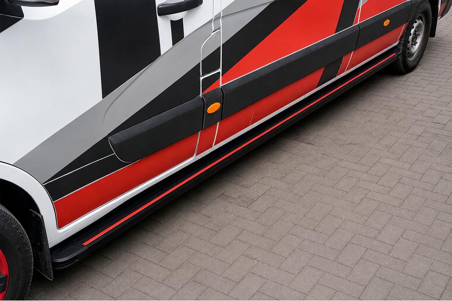 Nissan NV400 2010–2024 Side steps Maya Red (2 stuks, aluminium) Lange wielbasis Image