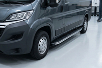 Fiat Ducato 2006–2025 BlackLine zijsteps (2 stuks, aluminium) foto 1