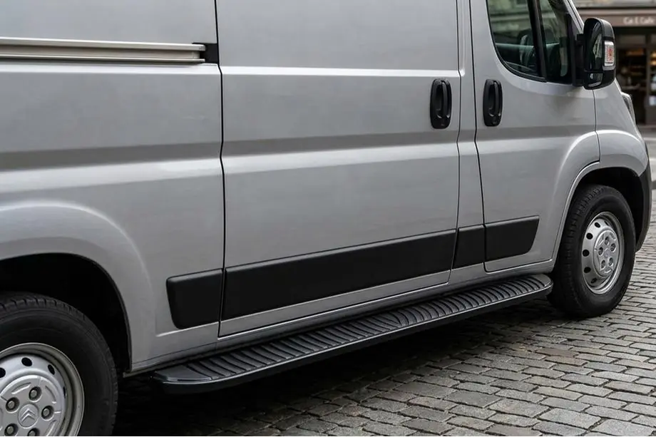 Fiat Ducato 2006–2025 Side steps Tayga Black (2 stuks, aluminium) Image