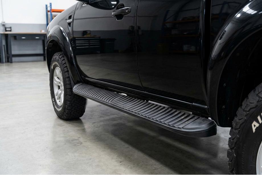 Ford Ranger 2007–2011 Side steps Tayga Black (2 stuks, aluminium) Image