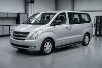 Hyundai H300, H1, Starex 2008–2020 Allmond Black side steps (set van 2, aluminium) foto 1