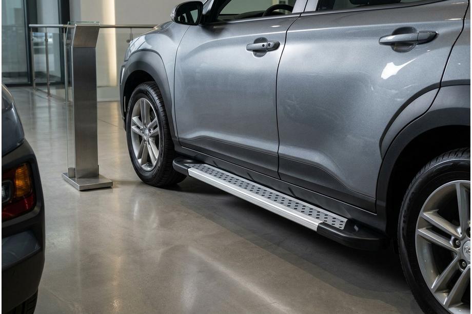 Hyundai Kona 2017–2023 Side steps New Vision Grey (2 stuks, aluminium) Image