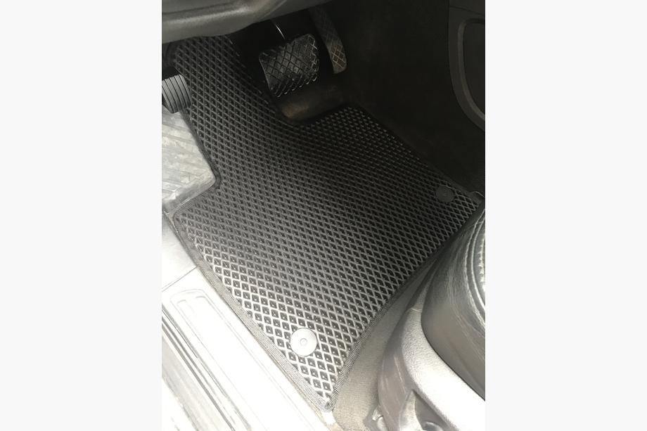 Audi Q7 2005–2015 EVA automatten (zwart) 2 rijen (5 matten) Image