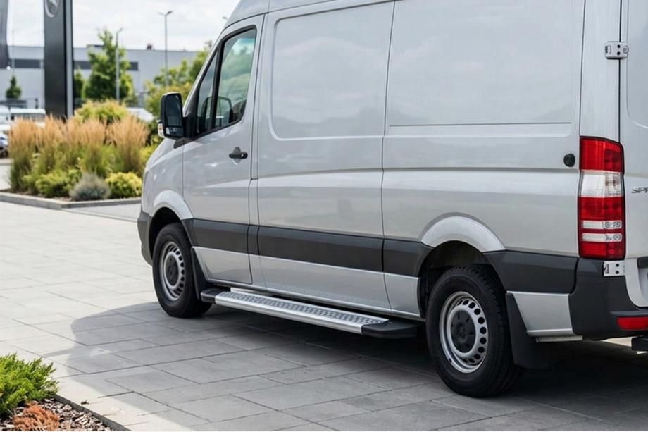Mercedes Sprinter W906 2006–2018 Side steps New Vision Grey (2 stuks, aluminium) Middellange wielbasis Image