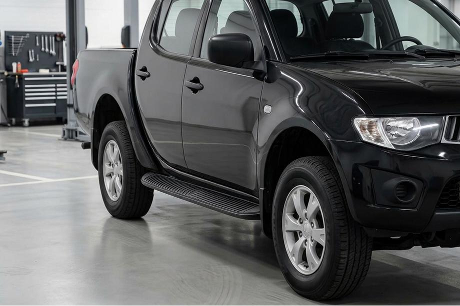 Mitsubishi L200 2006–2015 Side steps Tayga Black (2 stuks, aluminium) Foto 1