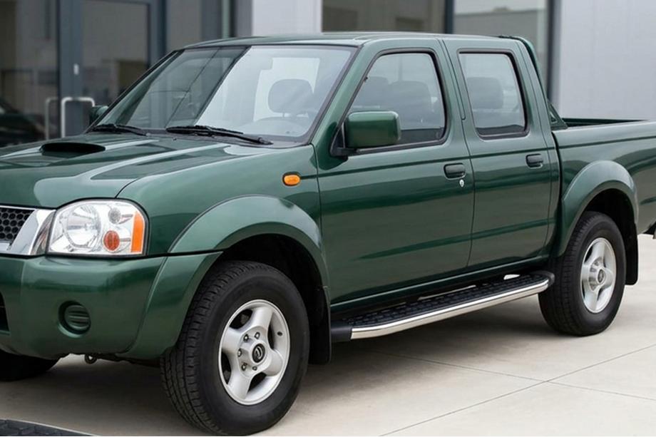 Nissan NP300 1999–2015 BlackLine zijsteps (2 stuks, aluminium) Image