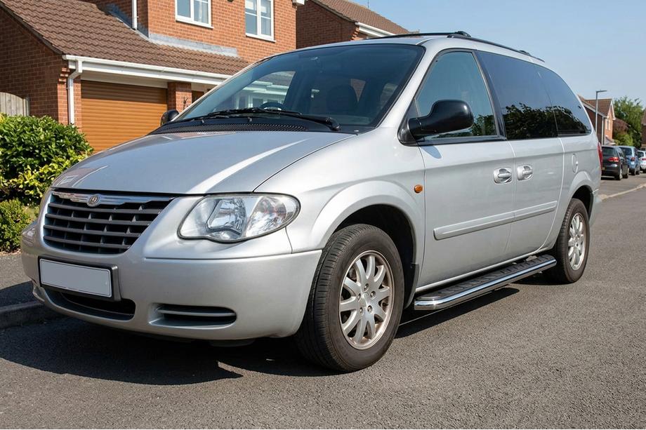 Chrysler Voyager 2001–2007 Side steps Maydos V1 (set van 2, aluminium) Image
