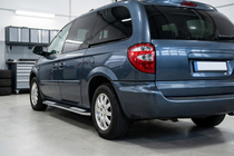 Chrysler Voyager 2001–2007 Tayga V2 side steps (2 stuks, aluminium) foto 1